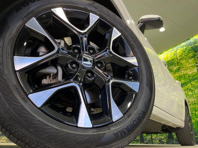 �y����18�C���`�A���~�z�C�[���z�O�ςɃ}�b�`���������A���~�z�C�[���𑕒����Ă���܂��B�e��ЊO�A���~�z�C�[����A�X�^�b�h���X�^�C�����戵�����Ă���܂��B���񂲑��k����������