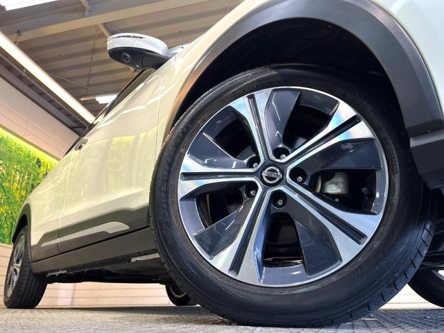 【純正17インチアルミホイール】外観にマッチした純正アルミホイールを装着しております。各種社外アルミホイールや、スタッドレスタイヤも取扱いしております。是非ご相談ください♪