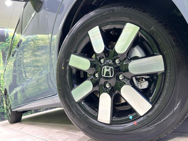 �y����15�C���`�A���~�z�C�[���z�O�ςɃ}�b�`���������A���~�z�C�[���𑕒����Ă���܂��B�e��ЊO�A���~�z�C�[����A�X�^�b�h���X�^�C�����戵�����Ă���܂��B���񂲑��k����������