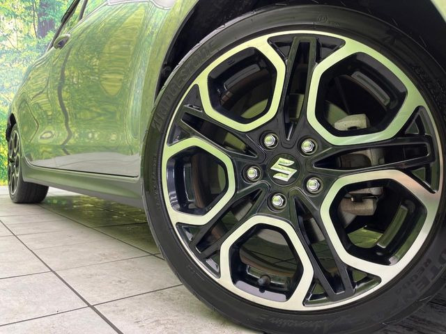 �y����17�C���`�A���~�z�C�[���z�O�ςɃ}�b�`���������A���~�z�C�[���𑕒����Ă���܂��B�e��ЊO�A���~�z�C�[����A�X�^�b�h���X�^�C�����戵�����Ă���܂��B���񂲑��k����������