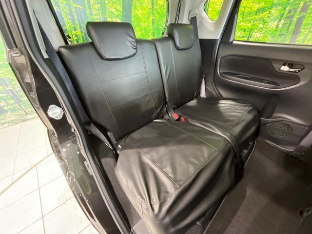 後部座席も気になるようなキズ・汚れやへたり等、大きなダメージはなく、良好な状態です。