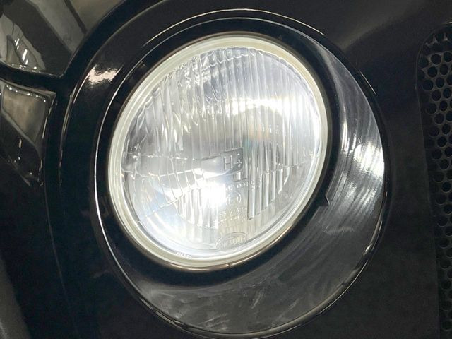 ���w�b�h���C�g:�w�b�h���C�g�͉��΂݂����Ȃ��A�Y��ȏ�Ԃ�ۂ��Ă���܂��B���΂ݖh�~�̃����Y�R�[�e�B���O�̎{�H���\�ł������܂��B