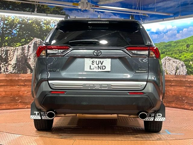 安心の最長10年・走行無制限保証(有償)をご用意。保証内容も充実はもちろん、無料点検&オイル交換や、年中無休の全国・24時間ロードサービスも付帯されておりますのでご安心下さい。