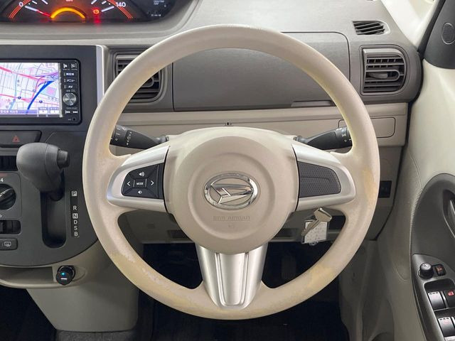 ステアリングも使用感が少なく、きれいな状態となっております♪