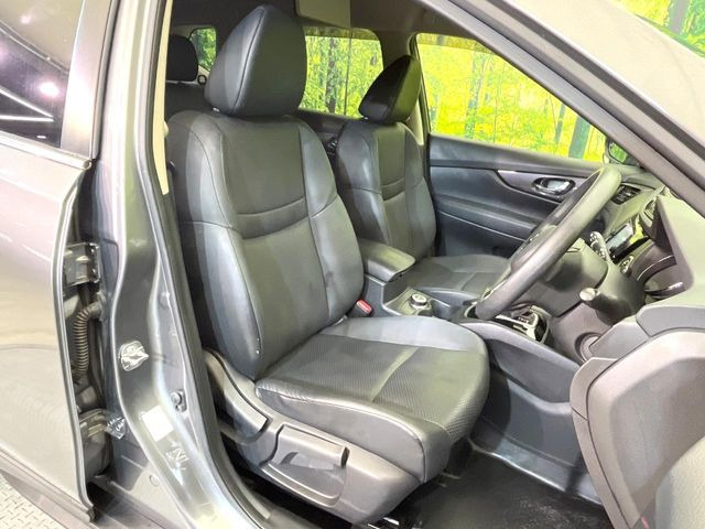 運転席シート廻りは使用感も少なく、良好な状態となっています。前オーナー様が丁寧に使っていたことがよくわかりますね。