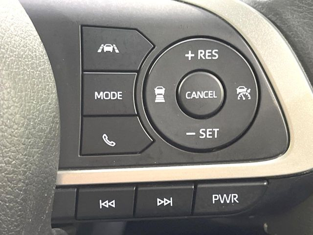 【アダプティブクルーズコントロール】高速道路での長距離走行が楽に!!自動で速度を保つクルーズコントロールが、衝突軽減システムと連携し、前方の車両を感知して車間を保つように速度調節してくれます!!