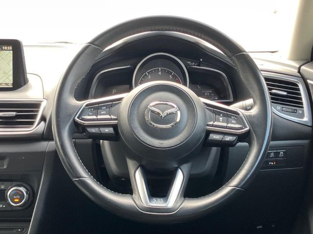 �y�����v�����X�e�A�����O�z�㎿�Ȋv���g�p���邱�ƂŁA��ɂ����������݂ƂĂ��^�]���₷���n���h���ł���