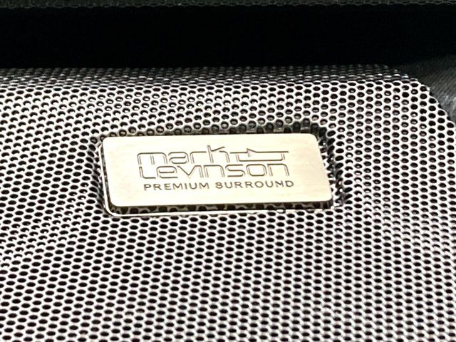 �y�}�[�N���r���\���T�E���h�V�X�e���z���[�J�[�I�v�V�����̍��i�ʃT�E���h�V�X�e���𓋍ځB��p�̃`���[�j���O���{���ꂽ�召�l�X�ȃX�s�[�J�[����ǎ��ȃT�E���h���t�ł��A�Տꊴ���ӂ�鉹����Ԃ����o���܂��B