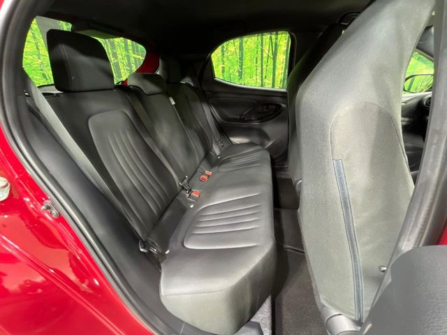 �R���p�N�g�J�[�ł����A�Z�J���h�V�[�g�͏\���ȍL����������K�ɂ���肢�������܂���V�[�g��|���đ傫�ȉו���ς񂾂�ƁA�p�r�̕����L��1��ł��B