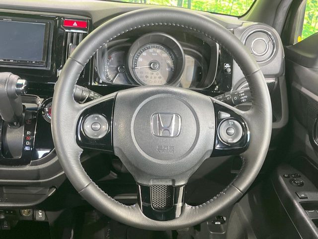 �y�����v�����X�e�A�����O�z�㎿�Ȋv���g�p���邱�ƂŁA��ɂ����������݂ƂĂ��^�]���₷���n���h���ł���