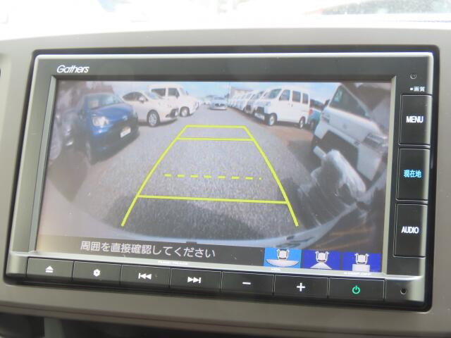 バックカメラを装備しております。駐車時に大変役立ちますよ♪運転が苦手な方の味方になってくれます。
