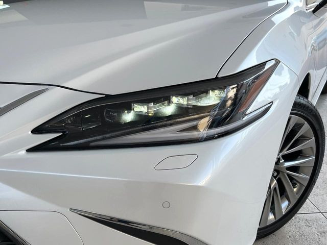 �y�O��LED�w�b�h���C�g�z�X�^�C���b�V���Ȍ����ڂ̎O��LED�w�b�h���C�g�𑕔���X�^�C�������łȂ��A��Ԃ̑��s�����E�ǍD�ň��S���Ă���肢�������܂��B