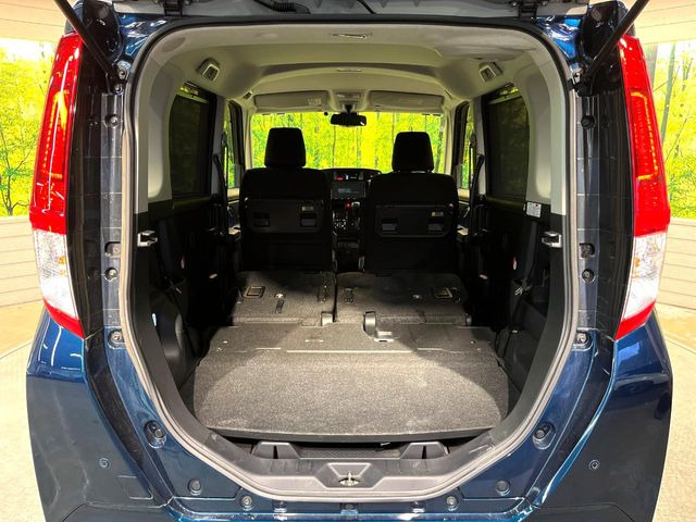 普段のお買い物や通勤、送迎等に十分な荷室スペースを確保しております。セカンドシートを倒すと、大きな荷物の積載も可能です♪
