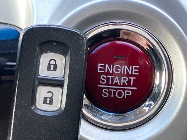 �yHonda�X�}�[�g�L�[�z�J�o����|�P�b�g�ɓ��ꂽ�܂܂ł��h�A�̎{���E�������\�ȃX�}�[�g�L�[�𑕔��B�G���W���̃I���E�I�t�����J�M�����o���K�v����������Ƃ��Ă��֗��ł���