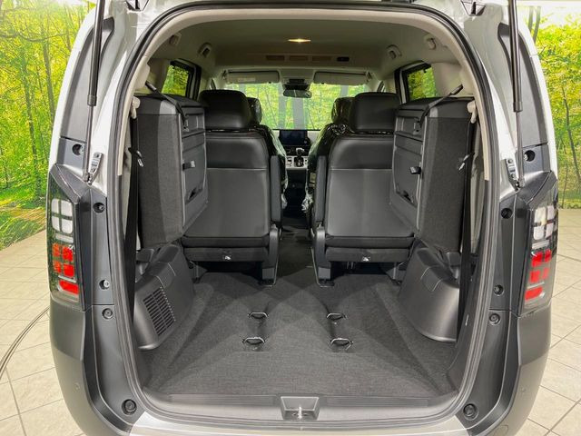 ���i�̂���������ʋ΁A���}���ɏ\���ȉ׎��X�y�[�X���m�ۂ��Ă���܂��B�Z�J���h�V�[�g��|���ƁA�傫�ȉו��̐ύڂ��\�ł���