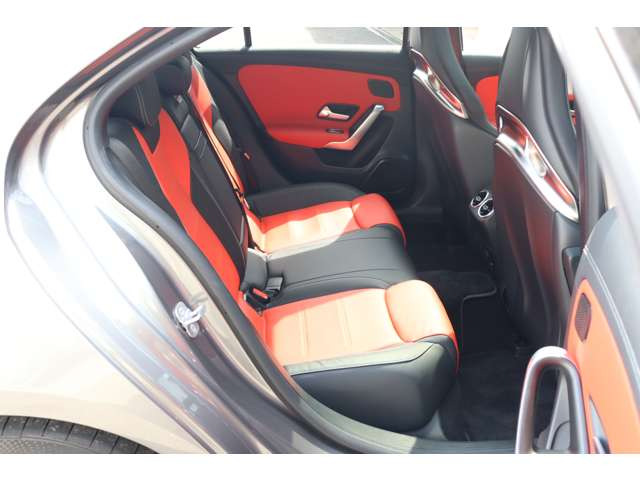 AクラスセダンAMG A35 4マチック 4WD