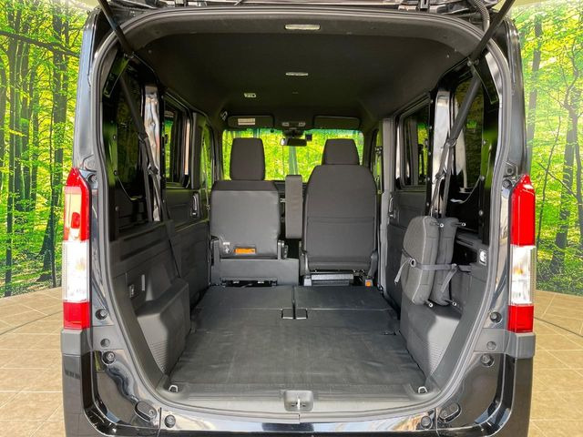 ���i�̂���������ʋ΁A���}���ɏ\���ȉ׎��X�y�[�X���m�ۂ��Ă���܂��B�Z�J���h�V�[�g��|���ƁA�傫�ȉו��̐ύڂ��\�ł���