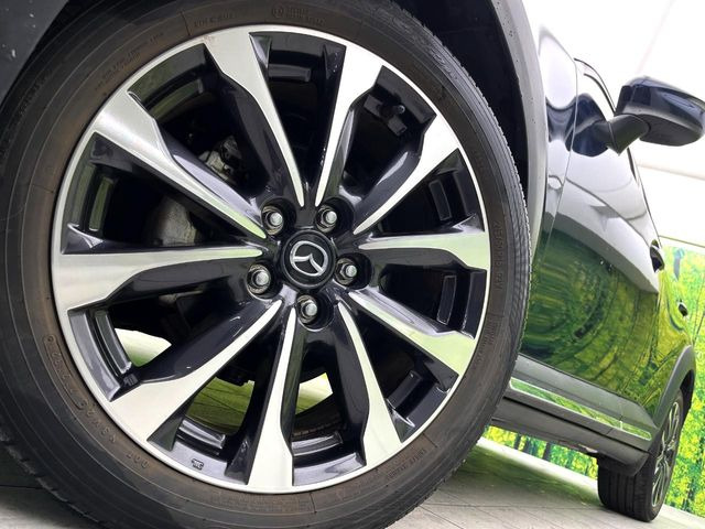 【純正18インチアルミホイール】外観にマッチした純正アルミホイールを装着しております。各種社外アルミホイールや、スタッドレスタイヤも取扱いしております。是非ご相談ください♪