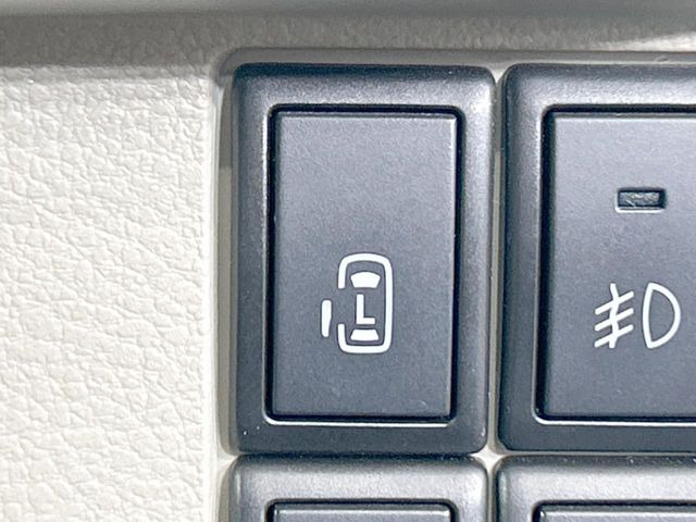 【パワースライドドア】スマートキーや運転席のスイッチでスライドドアの開閉が可能♪電動だから力を入れてドアを開ける必要が無く、小さいお子様でも、重い荷物を持っている時もラクに開け閉めできます♪