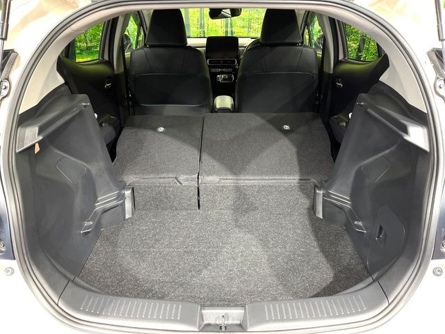 ���i�̂���������ʋ΁A���}���ɏ\���ȉ׎��X�y�[�X���m�ۂ��Ă���܂��B�Z�J���h�V�[�g��|���ƁA�傫�ȉו��̐ύڂ��\�ł���