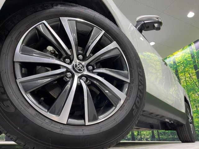 【純正18インチアルミホイール】外観にマッチした純正アルミホイールを装着しております。各種社外アルミホイールや、スタッドレスタイヤも取扱いしております。是非ご相談ください♪