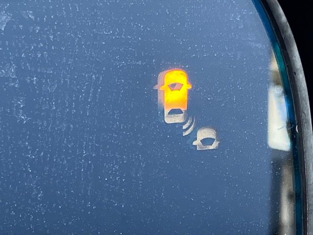 �y�u���C���h�X�|�b�g�C���t�H���[�V�����z���s���A�h�A�~���[�̎��p�ɂȂ�₷���ӏ��Ɍ㑱�Ԃ��ڋ߂���ƃT�C�h�~���[�t�߂Ɍx����\���A�h���C�o�[�ɒ��ӊ��N�����Ă���܂��B