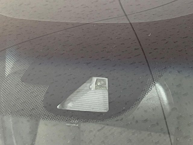 �y�z���_�Z���V���O�z���s���ɑO���̎ԗ�����F�����A�Փ˂������Ȏ��͌x��ƃu���[�L�ŏՓˉ���Ɣ�Q�y�����A�V�X�g�B�����S�Ƀh���C�u�����y���݂��������܂��B