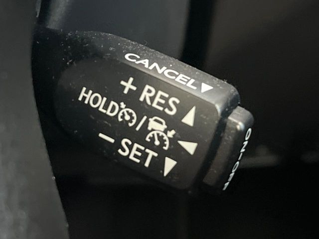 �y�N���[�Y�R���g���[���z�������H�����N���N���s�B�A�N�Z���𗣂��Ă���葬�x�ő��s���ł��A�������^�]���̕��S���y��!�����E�������ȒP�ȃX�C�b�`����Œ����ł��܂��B