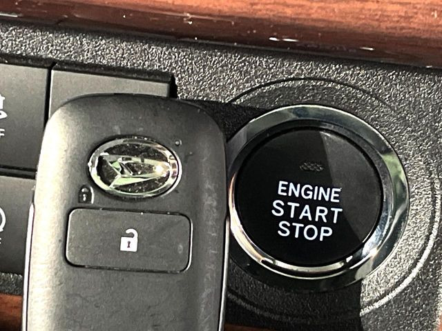 �y�L�[�t���[�V�X�e���z�J�o����|�P�b�g�ɓ��ꂽ�܂܂ł��h�A�̎{���E�������\�ȃX�}�[�g�L�[�𑕔��B�G���W���̃I���E�I�t�����J�M�����o���K�v����������Ƃ��Ă��֗��ł���