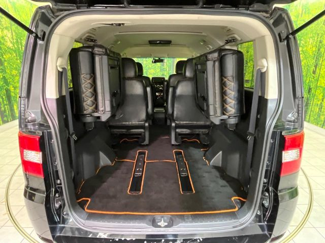 ���i�̂���������ʋ΁A���}���ɏ\���ȉ׎��X�y�[�X���m�ۂ��Ă���܂��B�Z�J���h�V�[�g��|���ƁA�傫�ȉו��̐ύڂ��\�ł���