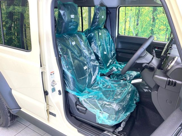 運転席シート廻りは使用感も少なく、良好な状態となっています。丁寧に使われていたことがよくわかりますね。