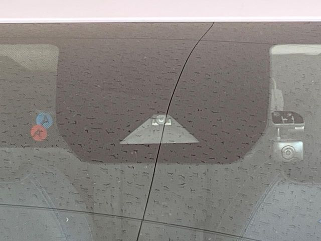 �y�C���e���W�F���g�G�}�[�W�F���V�[�u���[�L�z�t�����g�J�����őO���̎ԗ�����s�҂����m�B�Փ˂������Ȏ��͏Փ˔�Q�y���u���[�L���쓮�A�Փˉ�����T�|�[�g�B�����S�Ƀh���C�u�����y���݂��������܂��B