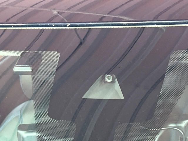 �y�G�}�[�W�F���V�[�u���[�L�z���s���ɑO���̎ԗ�����F�����A�Փ˂������Ȏ��͌x��ƃu���[�L�ŏՓˉ���Ɣ�Q�y�����A�V�X�g�B�����S�Ƀh���C�u�����y���݂��������܂��B