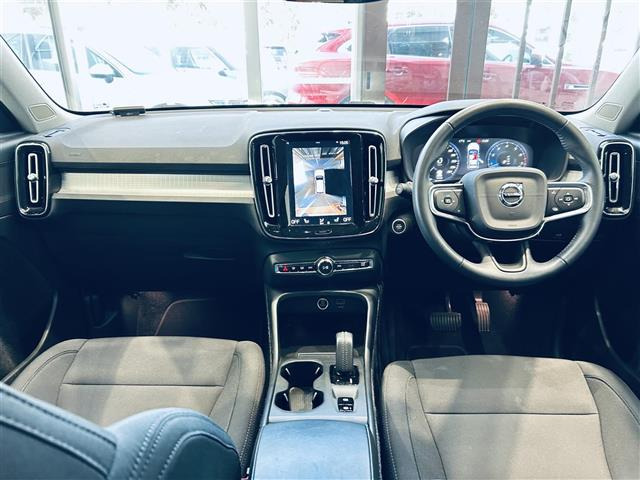 XC40B4 モメンタム