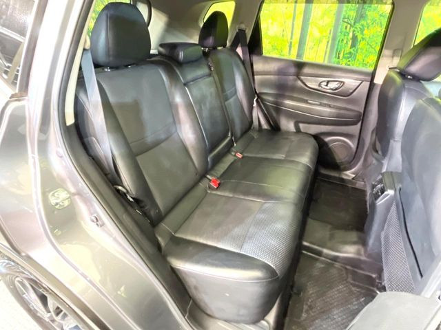 後部座席も気になるようなキズ・汚れやへたり等、大きなダメージはなく、良好な状態です。