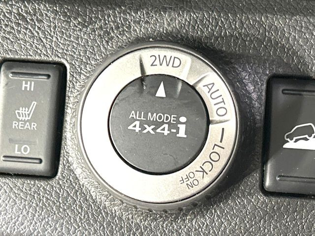 �y�I�[�����[�h4&times;4�z2WD/4WD���[�h����y�ɐ؂�ւ��\�B�R��d����2WD�A�X�^�b�N���ɖ𗧂�LOCK�AAUTO���[�h�ł�4WD�̔z���������Œ������A�H�ʏ󋵂��킸���肵��������T�|�[�g�B