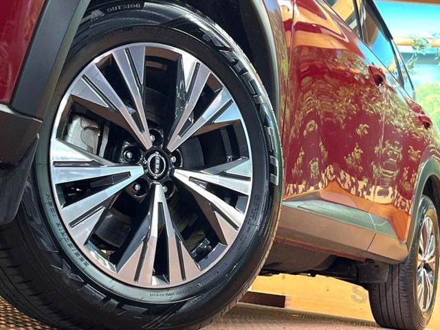 �y����18�C���`�A���~�z�C�[���z�O�ςɃ}�b�`���������A���~�z�C�[���𑕒����Ă���܂��B�e��ЊO�A���~�z�C�[����A�X�^�b�h���X�^�C�����戵�����Ă���܂��B���񂲑��k����������