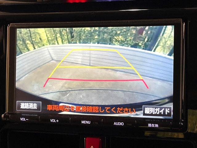 【バックカメラ】駐車時に後方がリアルタイム映像で確認できます。大型商業施設や立体駐車場での駐車時や、夜間のバック時に大活躍!運転スキルに関わらず、今や必須となった装備のひとつです!