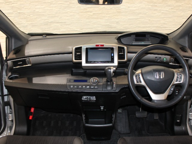 フリードスパイクハイブリッド1.5 プレミアムエディション