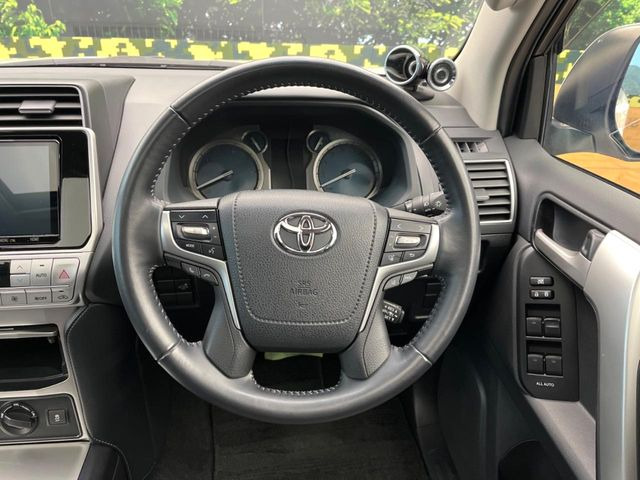 �y�����v�����X�e�A�����O�z�㎿�Ȋv���g�p���邱�ƂŁA��ɂ����������݂ƂĂ��^�]���₷���n���h���ł���