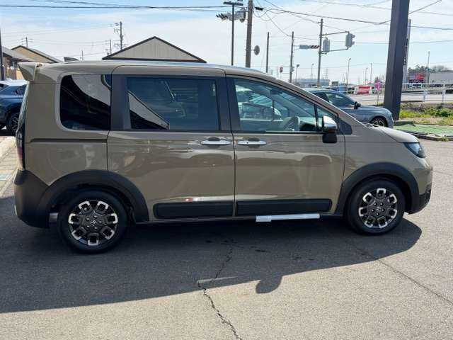 フリード1.5 e:HEV クロスター