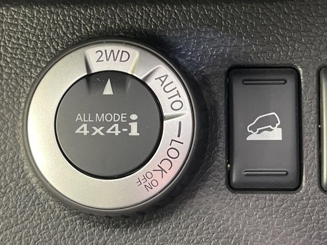 �y�I�[�����[�h4&times;4�z2WD/4WD���[�h����y�ɐ؂�ւ��\�B�R��d����2WD�A�X�^�b�N���ɖ𗧂�LOCK�AAUTO���[�h�ł�4WD�̔z���������Œ������A�H�ʏ󋵂��킸���肵��������T�|�[�g�B