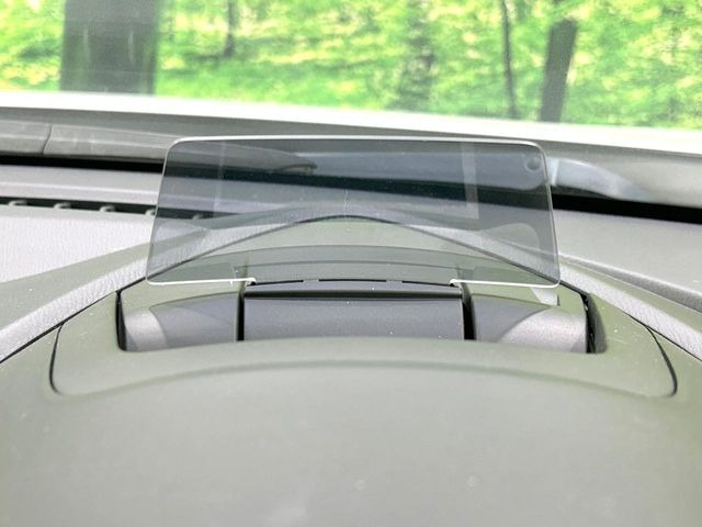 �y�w�b�h�A�b�v�f�B�X�v���C�z���݂̑��x�⑖�s�����f�W�^���\���ŉ^�]�ȑO���̃K���X�ɓ��e!�^�]���A�ڐ������炳���K�v�ȏ����m�F�ł���̂łƂ��Ă��֗��ň��S!