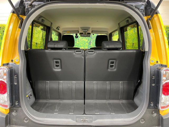 ���i�̂���������ʋ΁A���}���ɏ\���ȉ׎��X�y�[�X���m�ۂ��Ă���܂��B�Z�J���h�V�[�g��|���ƁA�傫�ȉו��̐ύڂ��\�ł���