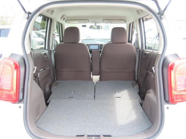 シートを倒せば、ラゲッジスペースがこんなにも広くなりますよ♪