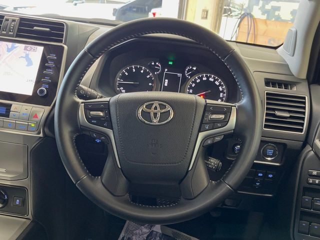 �y�����v�����X�e�A�����O�z�㎿�Ȋv���g�p���邱�ƂŁA��ɂ����������݂ƂĂ��^�]���₷���n���h���ł���