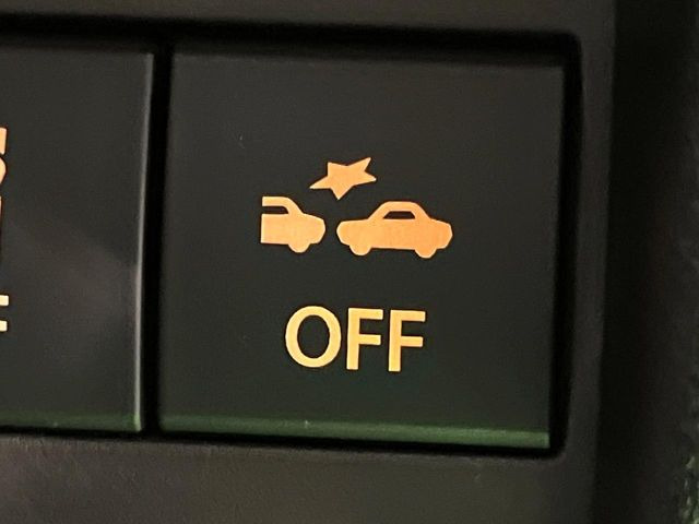 【スズキ セーフティサポート】走行中に前方の車両等を認識し、衝突しそうな時は警報とブレーキで衝突回避と被害軽減をアシスト。より安全にドライブをお楽しみいただけます。