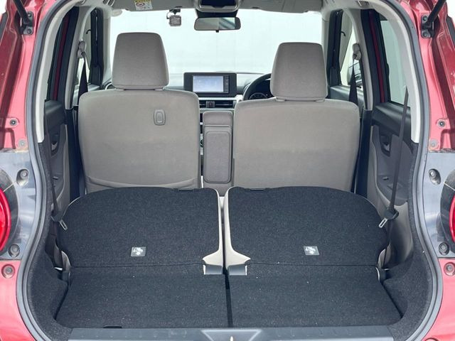 ���i�̂���������ʋ΁A���}���ɏ\���ȉ׎��X�y�[�X���m�ۂ��Ă���܂��B�Z�J���h�V�[�g��|���ƁA�傫�ȉו��̐ύڂ��\�ł���