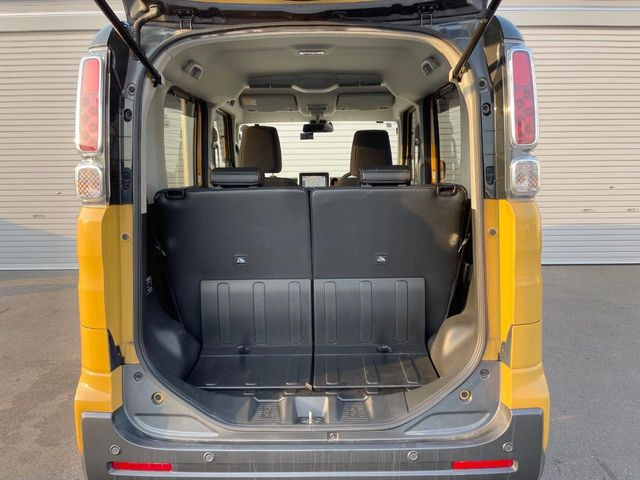 ���i�̂���������ʋ΁A���}���ɏ\���ȉ׎��X�y�[�X���m�ۂ��Ă���܂��B�Z�J���h�V�[�g��|���ƁA�傫�ȉו��̐ύڂ��\�ł���