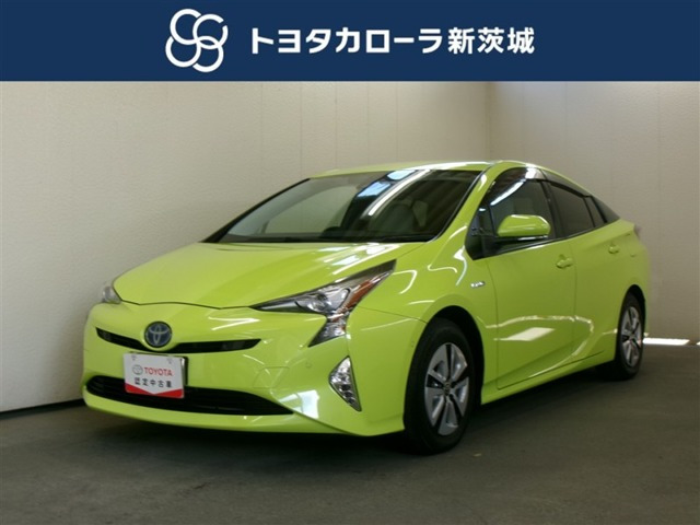 プリウス1.8 A プレミアム E-Four 4WD